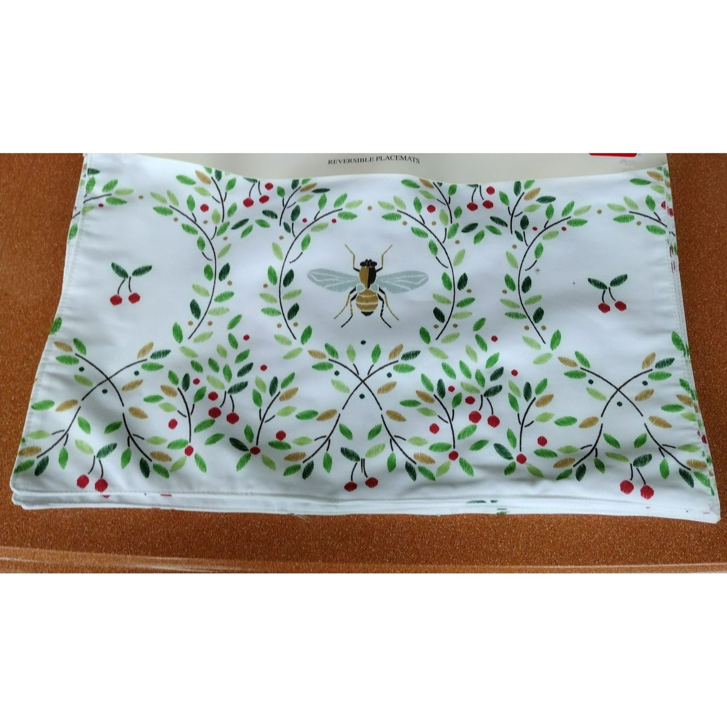 Reversible Fabric Placemats, Set of 4, Bee Vine Leaves Cherry Polyester NEW