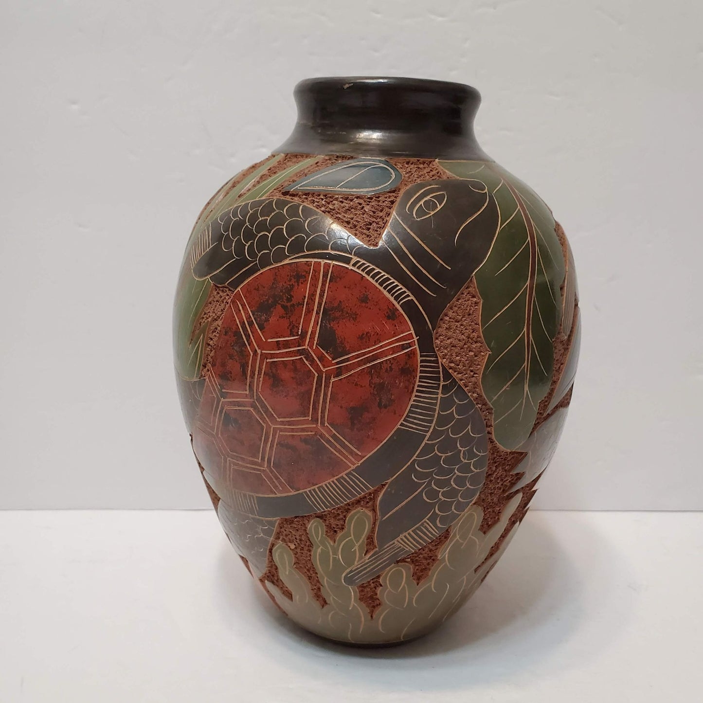 Etched Ceramic Vase from Costa Rica, Sgraffito Turtle Design, 8" Vintage Pottery