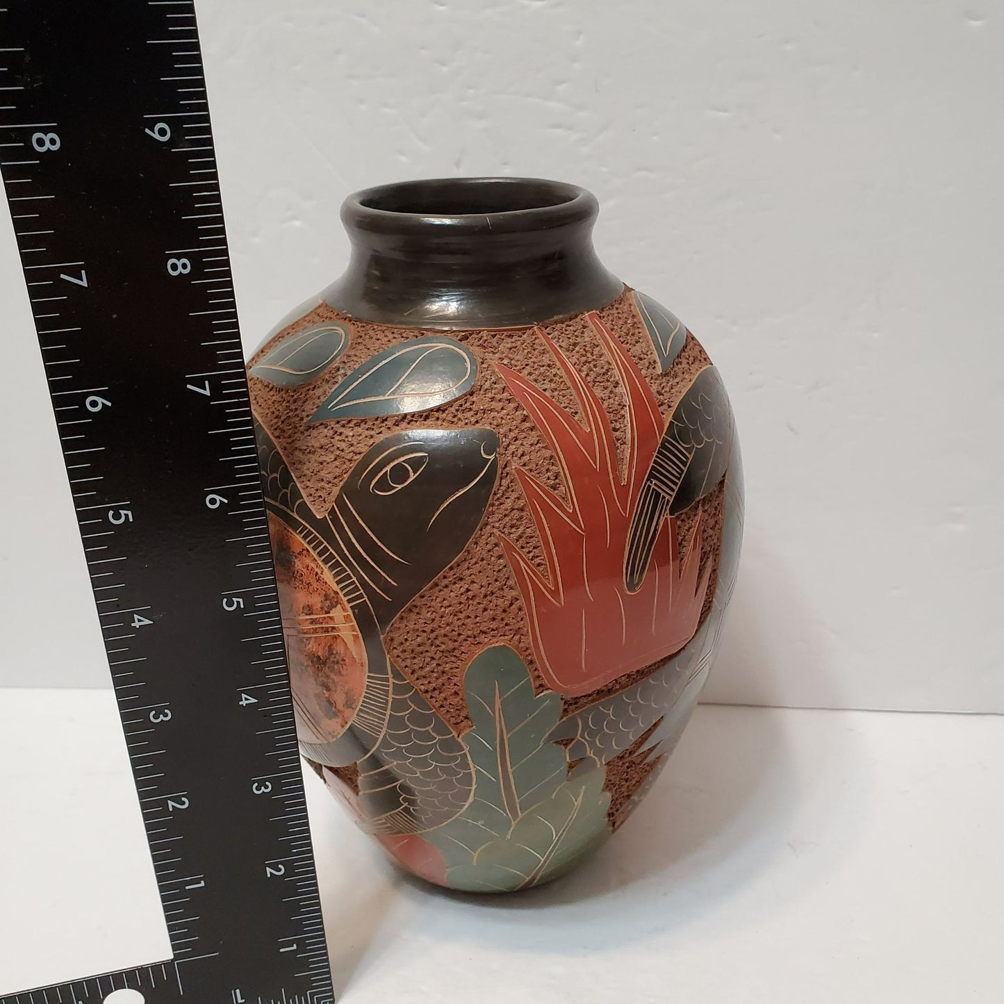 Etched Ceramic Vase from Costa Rica, Sgraffito Turtle Design, 8" Vintage Pottery